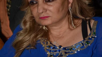 رد قوي.. والدة منى زكي تواجه منتقدي نجاح ابنتها بسبب فيلم الست